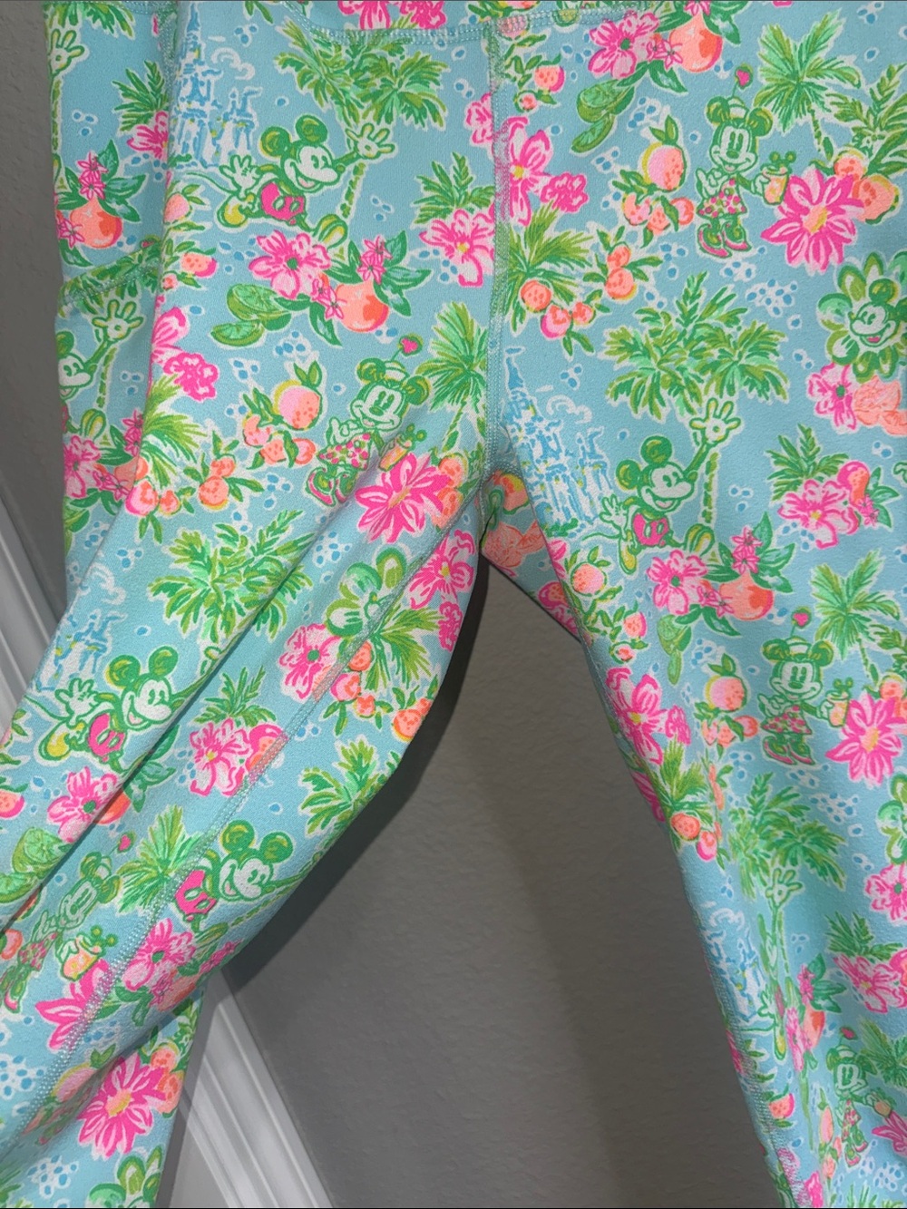 Lilly Pulitzer x Disney Luxletic Leggings Lilly Loves Disney Size Large - Picture 3 of 6